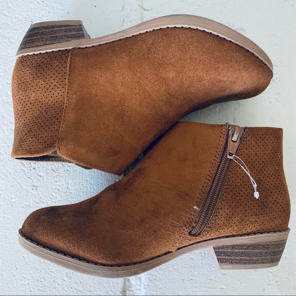 Cat & Jack Debbie Ankle Bootie w/ Zipper Size 3 - Picture 2 of 9